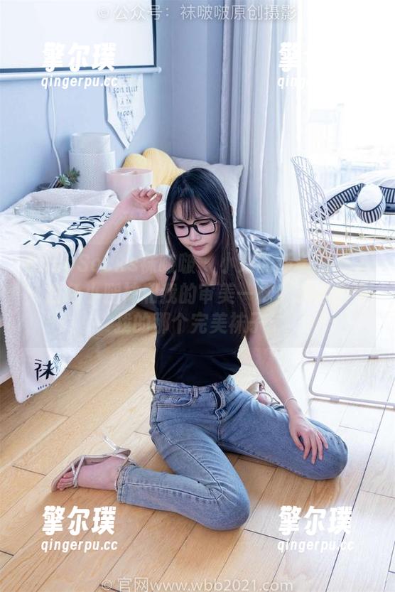 BoBoSocks袜啵啵-小米 BoBoSocks袜啵啵 - 小米的新美图来了:白色小腿袜和我的审美一样!永远在寻找的那个完美袜子...