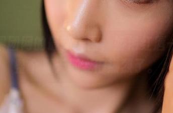 看！果团网的最新美图，娇艳红唇一出，整个夏天都变得热烈了。