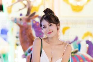 IMiss爱蜜社 – 原图看得入迷：田老师的裸足似乎在低语…