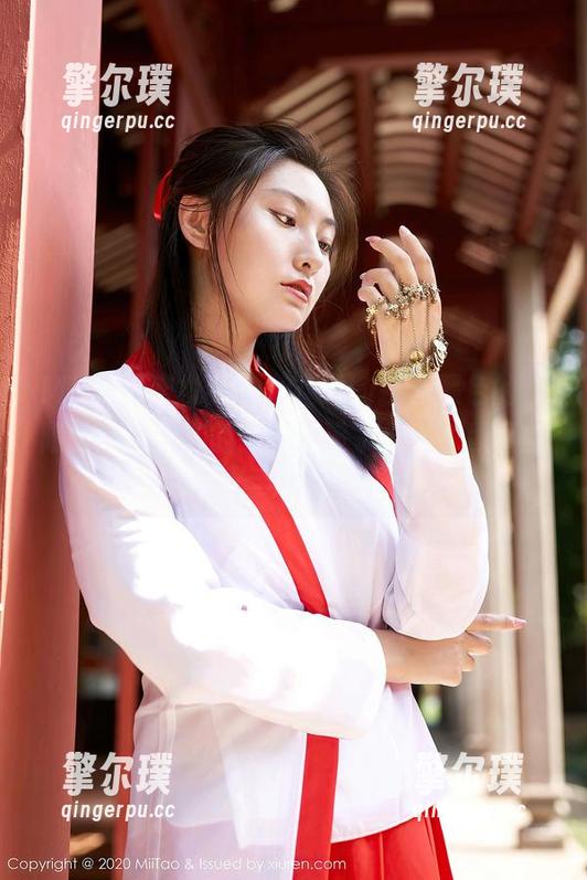 MiiTao蜜桃社-琉璃lily MiiTao蜜桃社 - 琉璃lily挑战黑色的极限:这张图片的眼神传递了什么?原图给了我灵感!