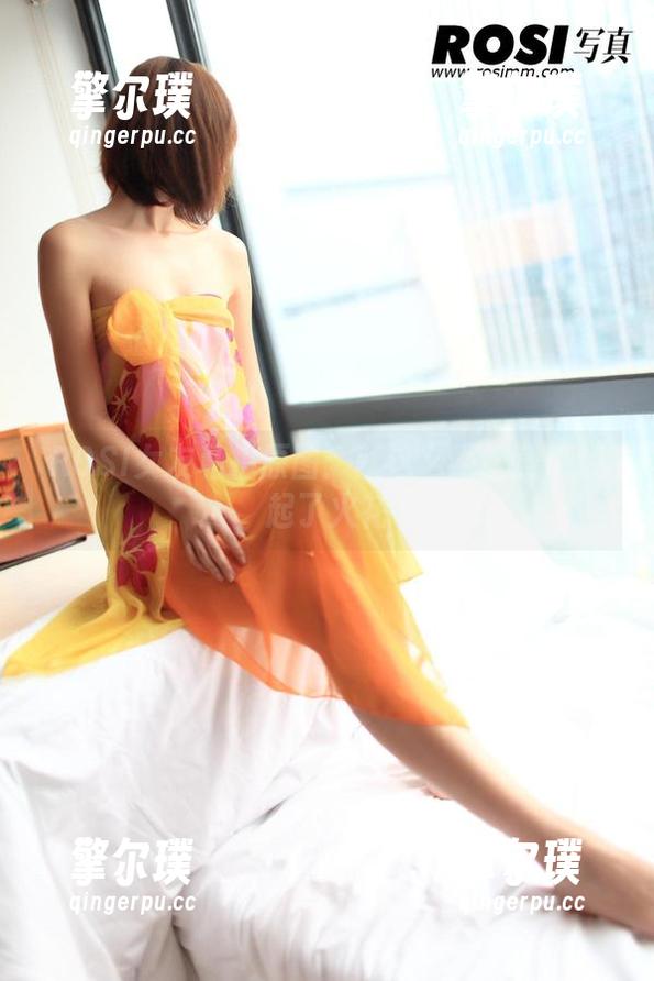 ROSI女友私拍原图：就这么不经意地燃起了火花