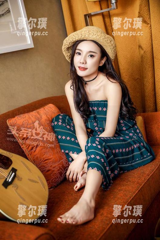 TouTiao头条女神-小晴子 TouTiao头条女神 - 下载美图的正确打开方式:小晴子与她的钟晴!