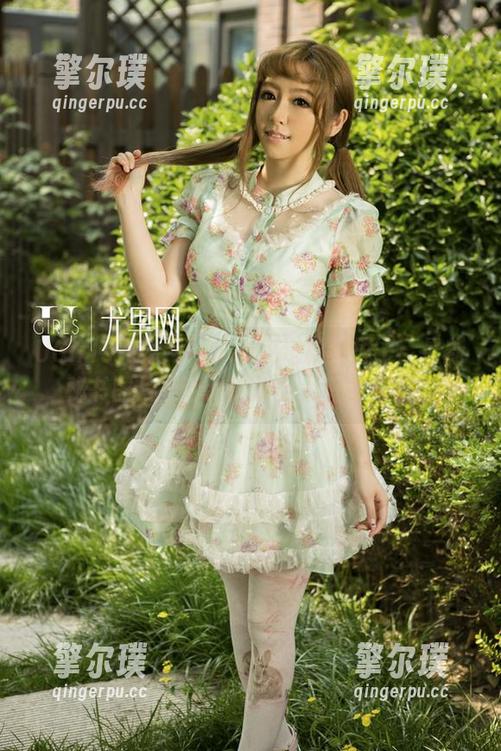 UGirls尤果网 - 从未见过的李思宁：最新秘书图片，话说这姿势太有意思了！
