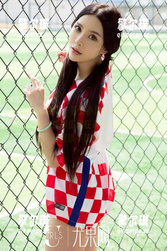 UGirls尤果网-艾小青 UGirls尤果网 - 看艾小青的运动写真,原图里的每一张都仿佛在叫我去健身房,我到底该不该去呢?