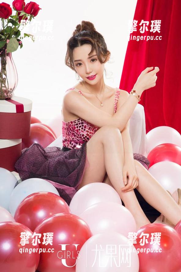 UGirls尤果网-谭晓彤 UGirls尤果网 - 步入谭晓彤的办公室:图集精选,工作和魅力的完美交汇!