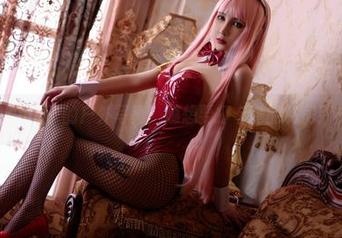 越看Vams子的户外写真，越想要打卡她的私房！神奇！