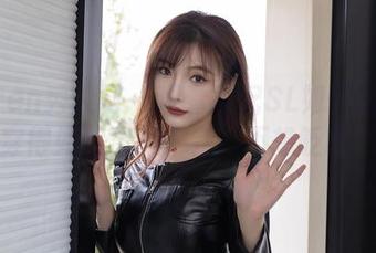Xiuren秀人网 – 观看司妃SL如何把皮衣穿得如此出彩，完全不想眨眼！