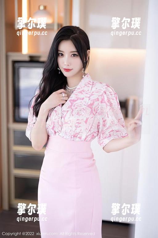 Xiuren秀人网-月夕Lily Xiuren秀人网 - 内衣背后的故事:月夕Lily写真合集教你欣赏柔软的美