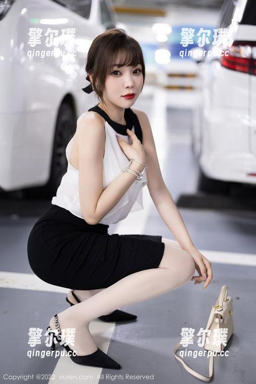 Xiuren秀人网-糯美子MINIbabe Xiuren秀人网 - 糯美子MINIbabe天台套图:是的,选得如此巧妙,仿佛她的每一个细节都在挑逗我的视线。