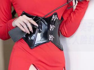 Xiuren秀人网 – 制服里的糯美子nini：不能错过的写真集，下载让人脸红心跳！