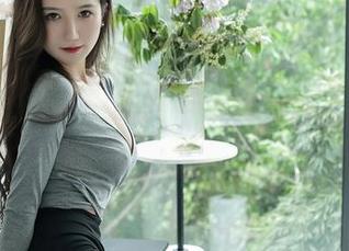 Xiuren秀人网 – 少年的单纯与暧昧，陈柒柒的校服写真让人一言难尽