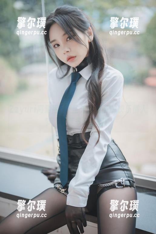 Zzyuri Zzyuri高清图册–圣光照耀下的快乐情人节,是要多幸福呀?
