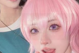一组Wendy的丝袜照，怎么感觉每一张都在低语呢？