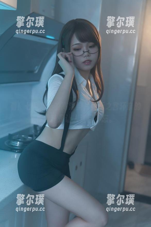 七月喵子 看!七月喵子的高清照片,死之宫环奈的神情真是让人过目不忘。