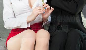 丽柜 – 写真集分享：苏黎和她的颜丝香吻，果然有点小暧昧啊～
