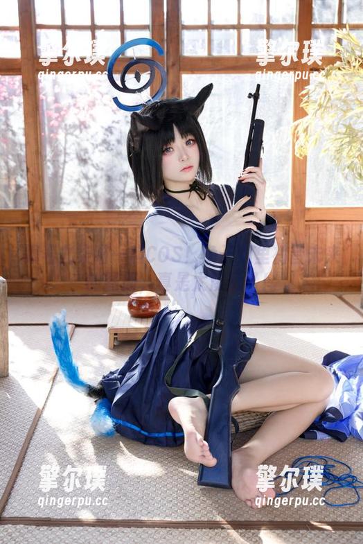 九柒喵 跟着九柒喵一起COS!兔子洞里初音未来的图册,真是太魔幻了!
