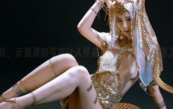 黄昏时分，云溪溪的写真让人怀疑自己是不是穿越到了仙境！