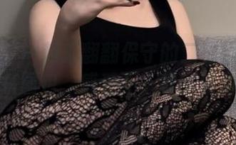 微密圈 – 一起来翻翻保守的二舅妈的高清套装图包，感受不一样的魅力！