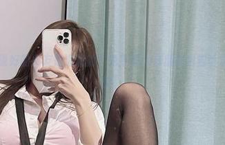 微密圈 – 说好的女友是透明的？兔宝妮to最新图包告诉你这不是真的！