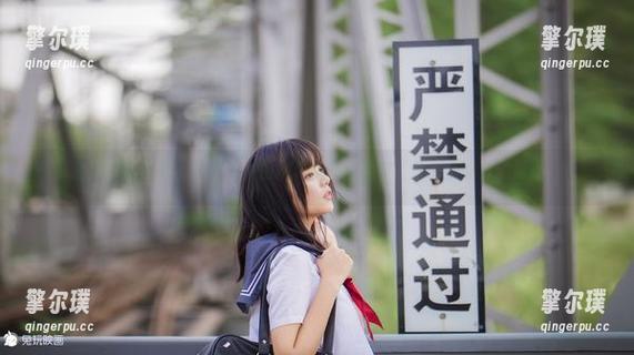 兔玩映画 兔玩映画图库:白丝与灰色格裙的奇妙共舞,快来分享你的感受!