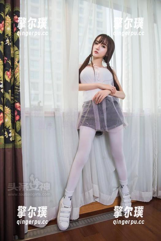 头条女神-余心曼 头条女神 - 也许我该下载余心曼的比基尼图库,毕竟看得我心乱!