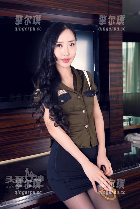 头条女神-唐嫣儿 头条女神 - 看,唐嫣儿!灰丝作品中那种微妙的感觉,真是捉摸不定…