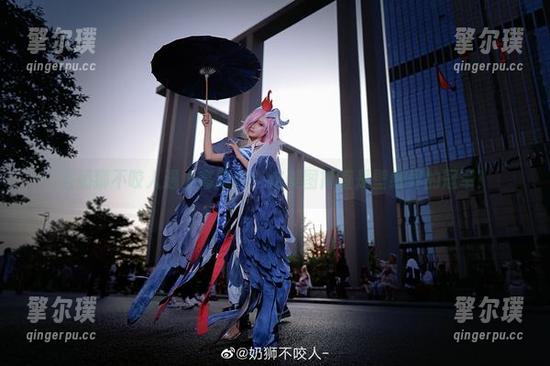 当奶狮不咬人遇上高跟鞋：这美图简直是壁纸界的冠军！