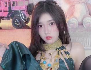 白衬衫显现，小小奶瓶儿的高清壁纸，心脏要停了