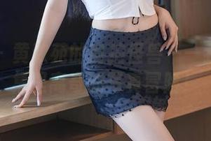 尤蜜荟 – 黄歆苑的自拍怪兽——我的作品集里离奇的写真冒险！