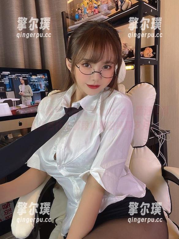 张思允nice 微密圈 - 教室里的张思允nice,精选写真让人忽然怀念那段简单的纯真岁月。