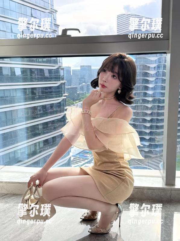 微密圈 - 徐莉芝的吊带时尚，最新图库里竟藏了这么多小惊喜！