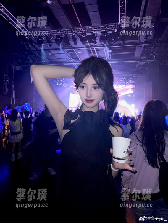 看！怡子yiii白丝原图合集，原来生活可以这么有趣！