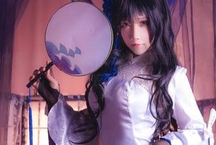 在一堆写真集里，抱走莫子aa和她的白裙简直就是沙漠里的清泉！资源丢掉羞羞！