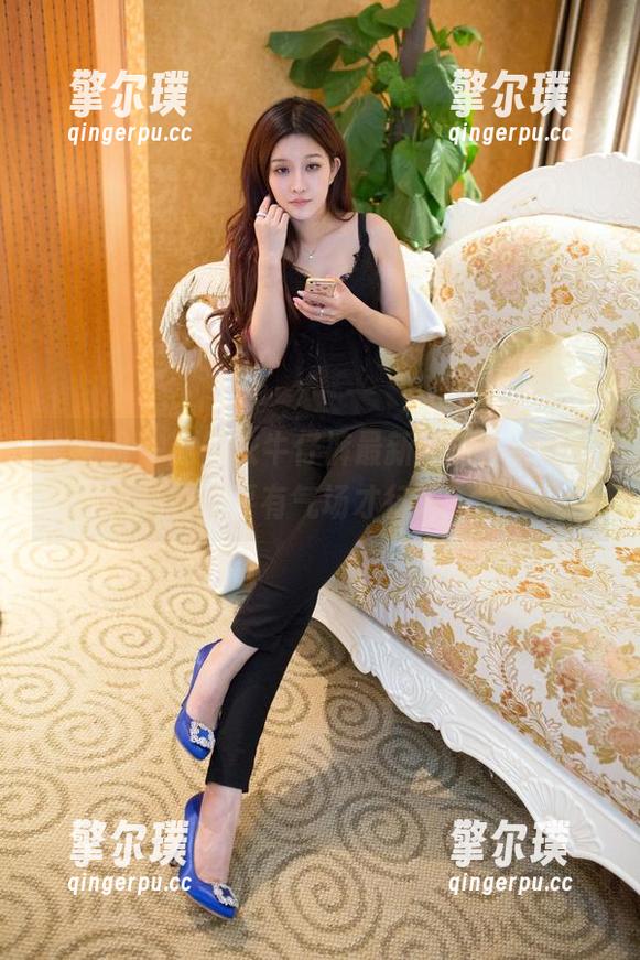 推女郎-赵惟依 推女郎 - 赵惟依牛仔裤最新图包,穿这条衣服要有气场才行吧?