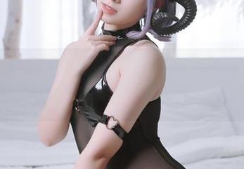朝雾爱网袜写真，最新力作来袭，快来围观！