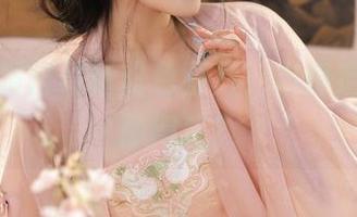 翻看桃暖酱最新粉色图片，你确定还能冷静得住？