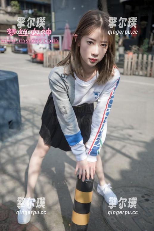梦丝女神 - 苏柔的透明世界：每一张图包都像在说悄悄话