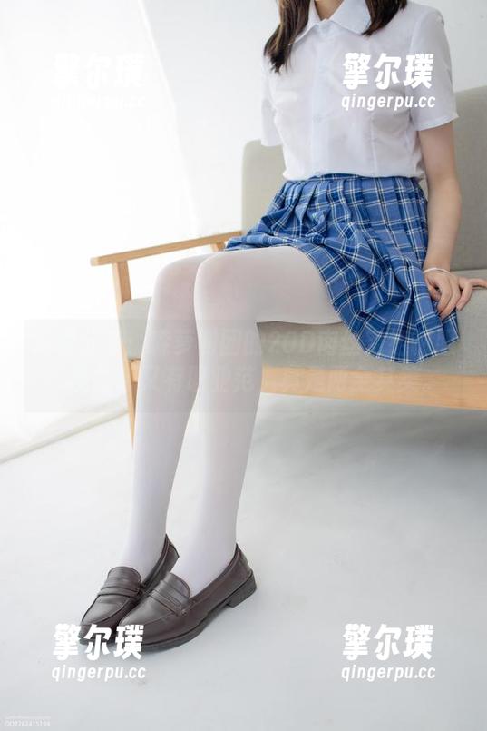 森萝财团 写真分享:森萝财团的20D肉丝空姐制服,既性感又有职业范,真是两全其美。