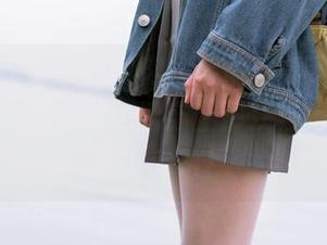 森萝财团的“10D肉丝运动鞋桌下”图包，下载完感觉我也能穿上那双鞋跑个马拉松，哈哈！