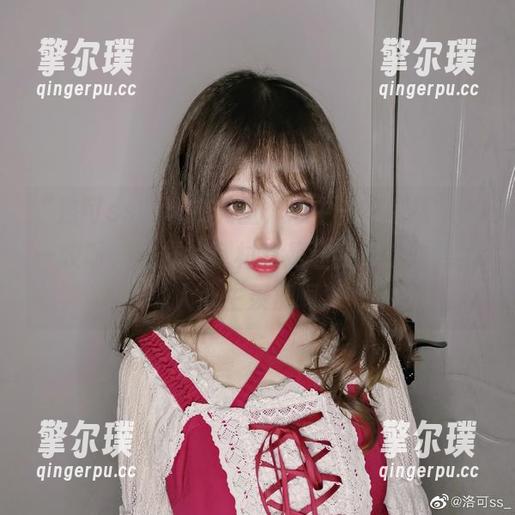 洛可ss “洛可ss的泳衣美图,心中一阵窃喜”——哎呀,这样的身材真是让我们这些普通人心生羡慕啊。