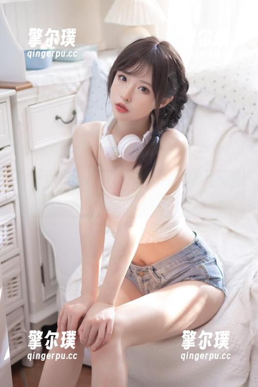 清水由乃 照片里的清水由乃,法式内衣下的独特韵味让人沉醉