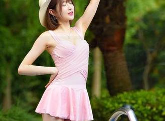 最新脱离地心引力的美图：王羽杉在浴缸里的抹胸梦境之旅！