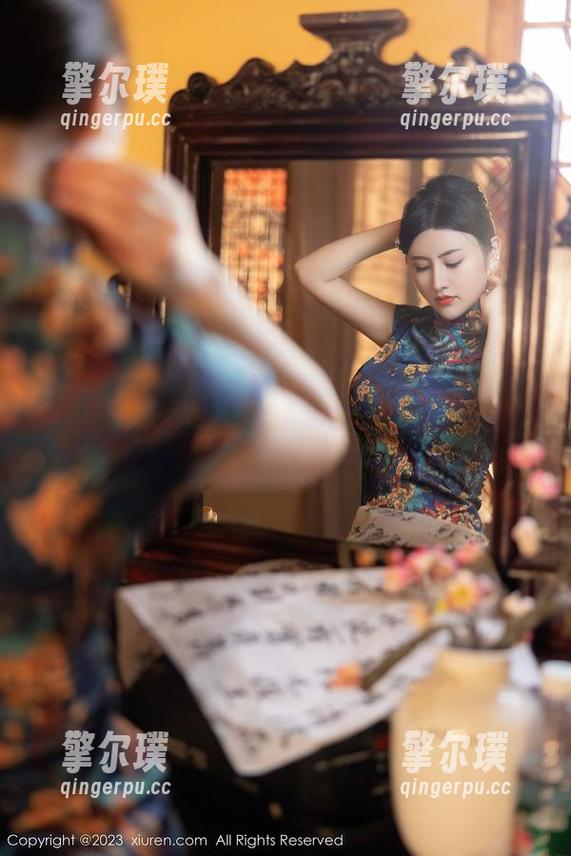 秀人网 - baby嘉茵的天台写真图集：透过镜头看世界的另一面！