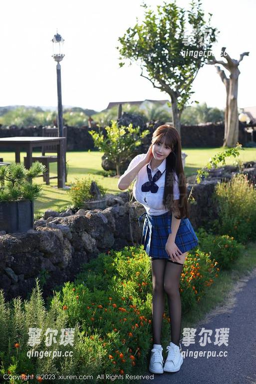 秀人网-tina_甜仔 秀人网 - 看完tina_甜仔温柔的写真,人生壁纸也得跟着升级了