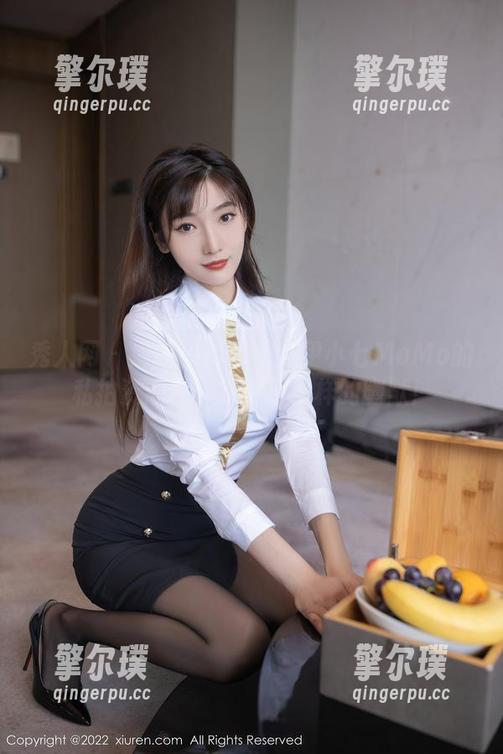 秀人网-伊小七MoMo 秀人网 - 清纯也有段子!伊小七MoMo的私拍资源带你领略不一样的幽默!