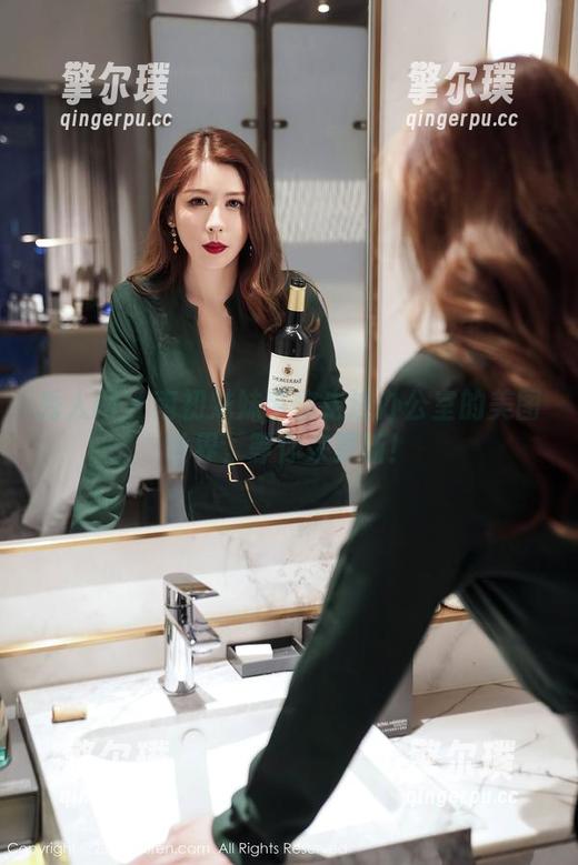 秀人网 - 南初妹妹带你走进办公室的美图世界，等你来更新！