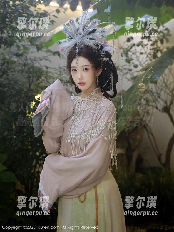秀人网-媃柔rourou 秀人网 - 从定制到户外,媃柔rourou的作品简直就是把‘随意’打造成了艺术!