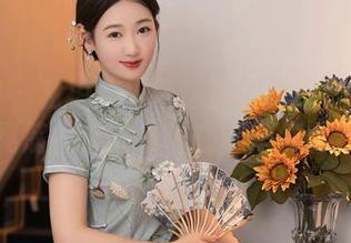 秀人网 – 私拍合集看这里！程程程在泳池晃荡，你的目光在哪里停留？