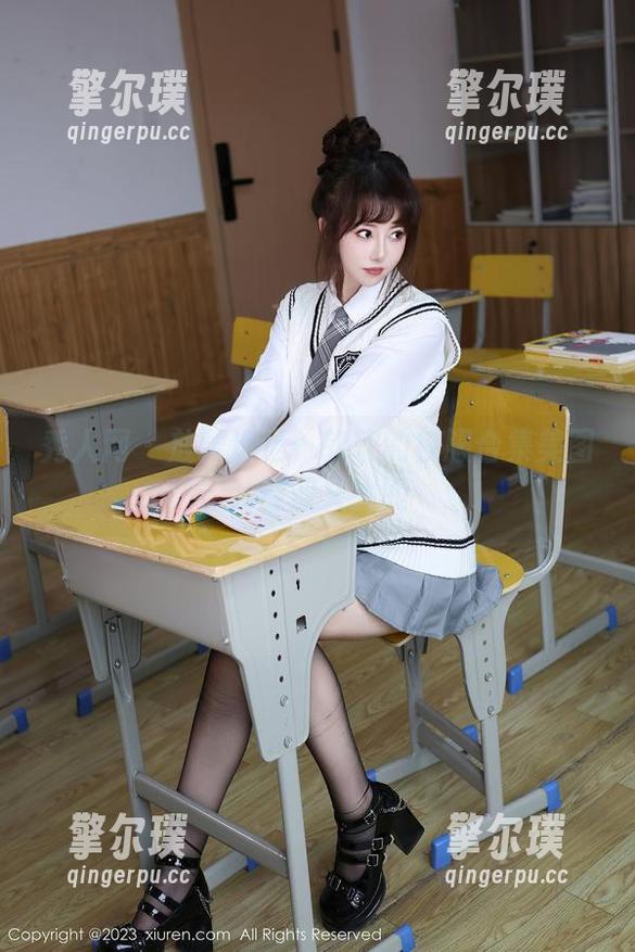 秀人网-软软 秀人网 - 放肆追忆:软软的校服合集美图,羞涩又大胆