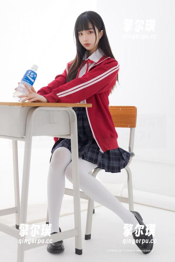 紧急企划 - 美图来袭，林书辞的长腿简直是视觉的强烈冲击，快来体验一下！